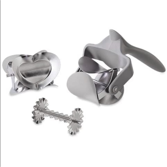 Pampered Chef•NIB•Rolling Cookie Cutter w/ (3) Changeable Stainless-Steel Heads - Picture 2 of 16